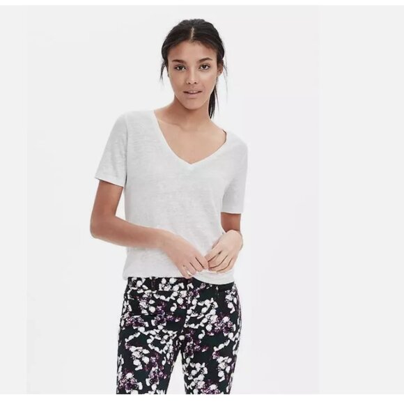 Banana Republic - The Signature Tee V-Neck 100% Linen | Optic White: Medium - Picture 1 of 1